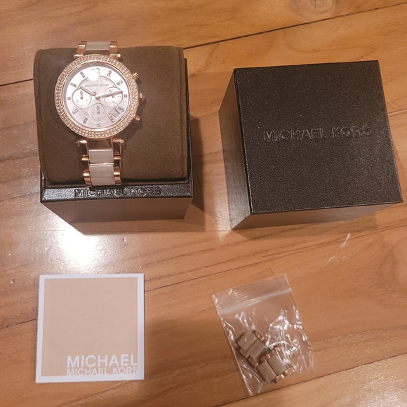 MK Parker Round Rose Gold watch - Picture 5 of 10